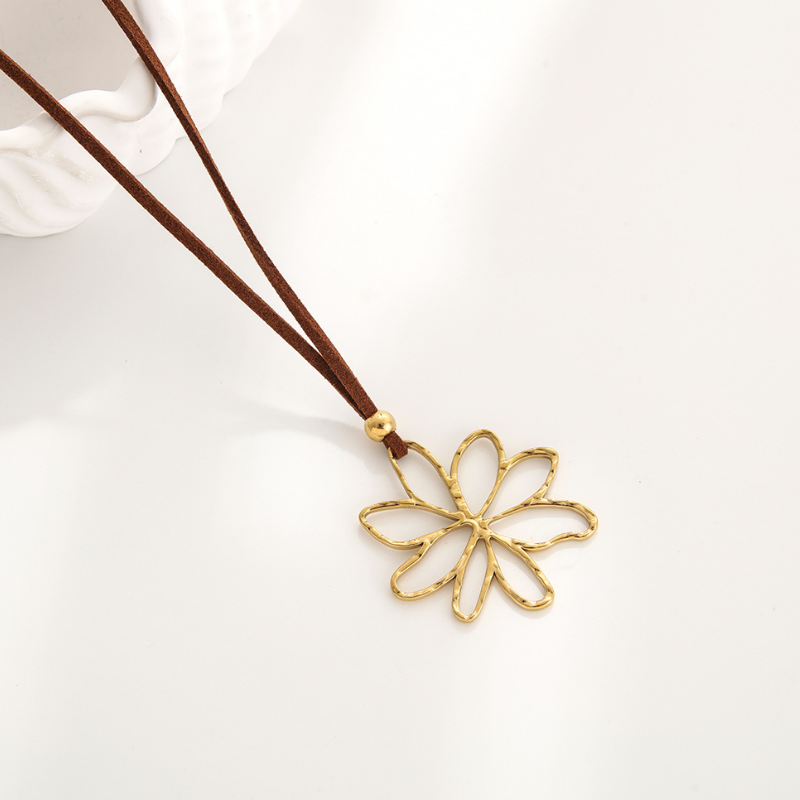 Metal Floral-shaped Pendant Modern Necklace