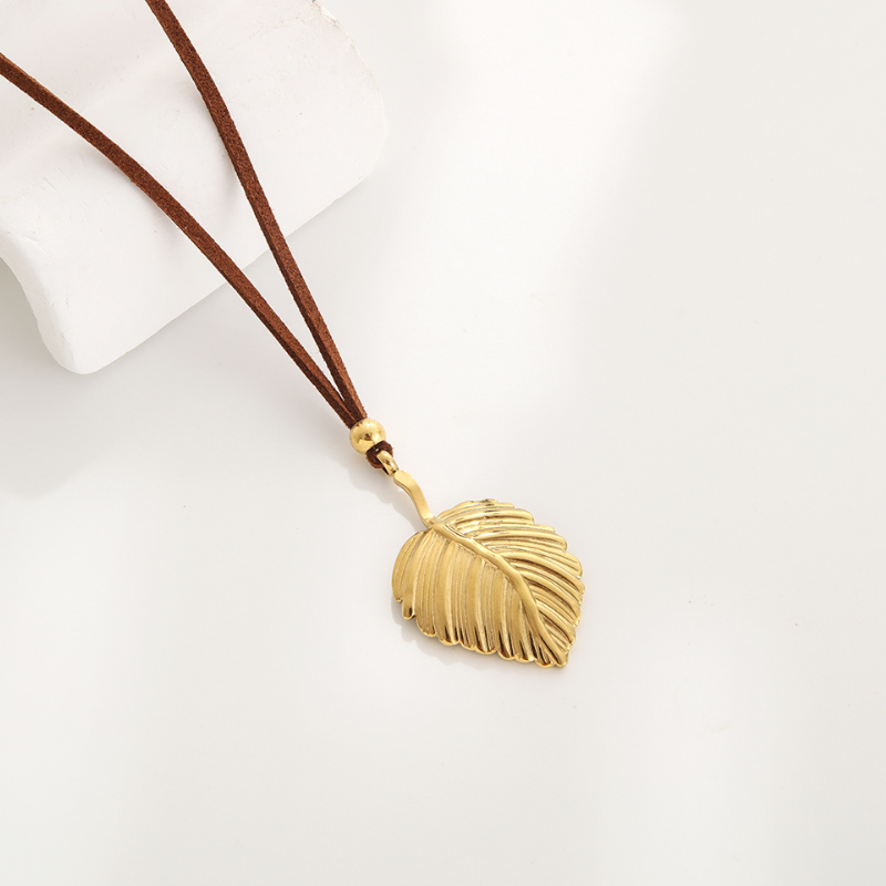 Metal Floral-shaped Pendant Modern Necklace